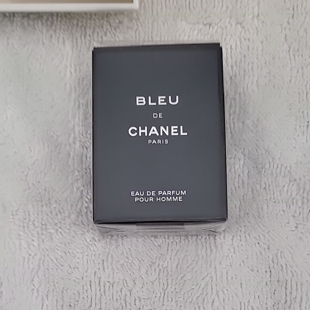 CHANEL Gabrielle Essence Perfume with Gold Accents - Picture 5 of 5